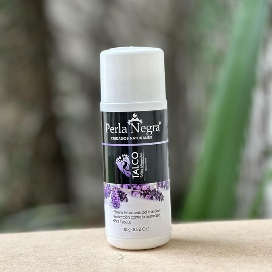 Talco de Sales minerales y lavanda para pies y axilas en fondo con plantas